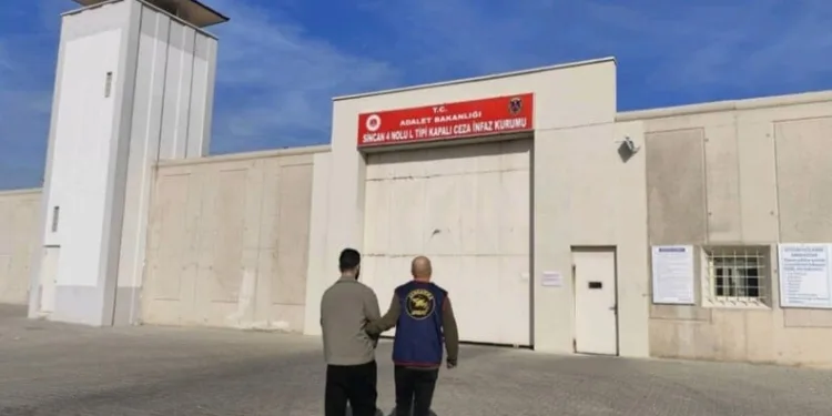 Tavuk çiftliğinin depo kısmında yangın