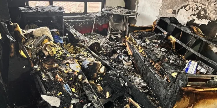 Tavuk çiftliğinin depo kısmında yangın