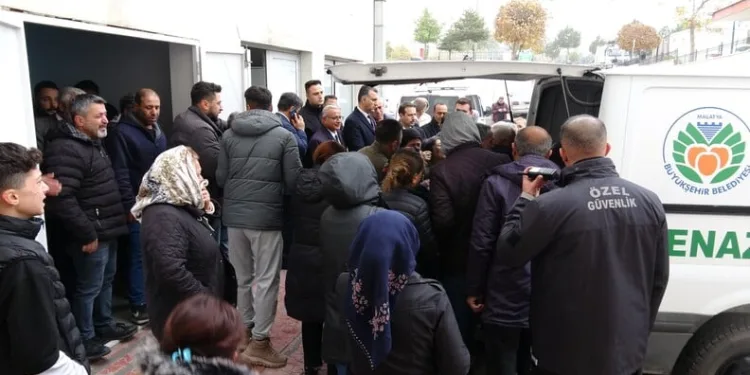 Tavuk çiftliğinin depo kısmında yangın
