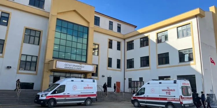 Tavuk çiftliğinin depo kısmında yangın