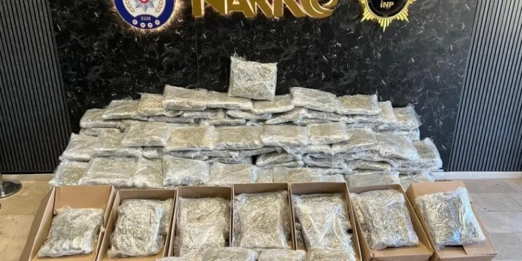 Erzincan’da okul servislerine kış lastiği denetimi yapıldı