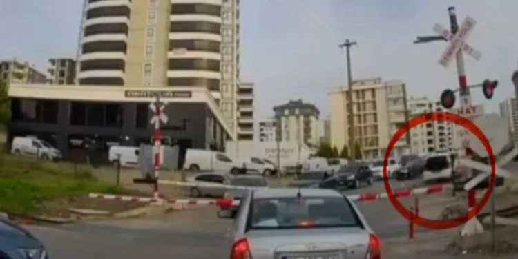 Erzincan’da okul servislerine kış lastiği denetimi yapıldı
