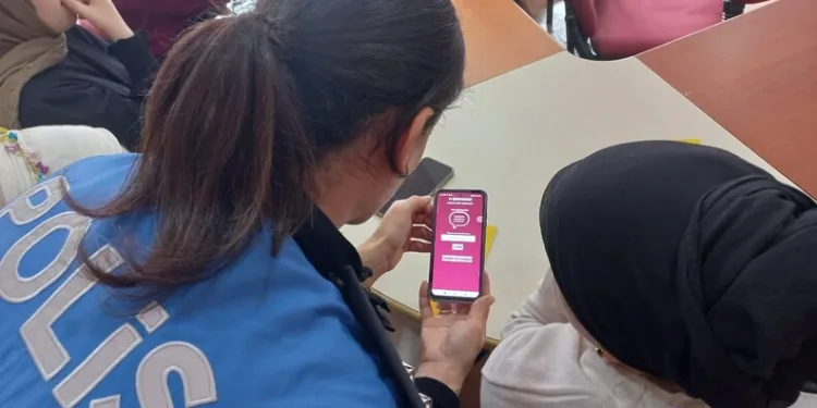 Erzincan’da okul servislerine kış lastiği denetimi yapıldı