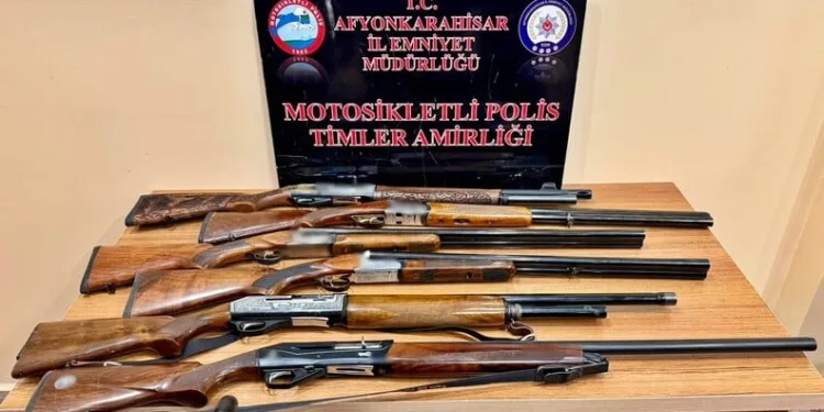 Erzincan’da okul servislerine kış lastiği denetimi yapıldı