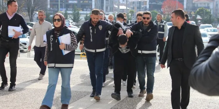 Endonezya’daki sel ve toprak kaymalarında ölü sayısı 49’a yükseldi