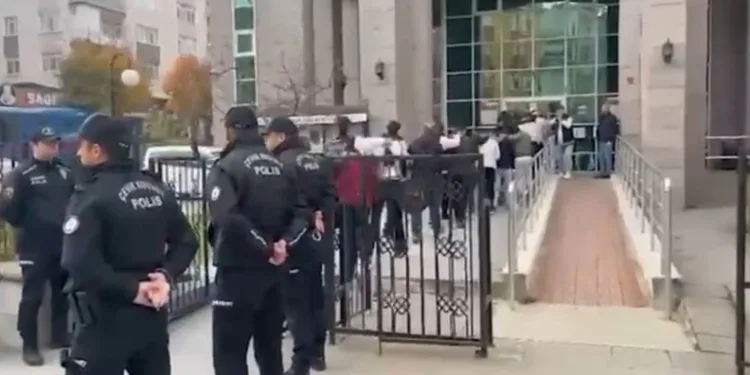 İzinsiz inşaat yaptırdığı iddiasıyla 5 yıla kadar hapsi talep edilen CZN Burak’a beraat