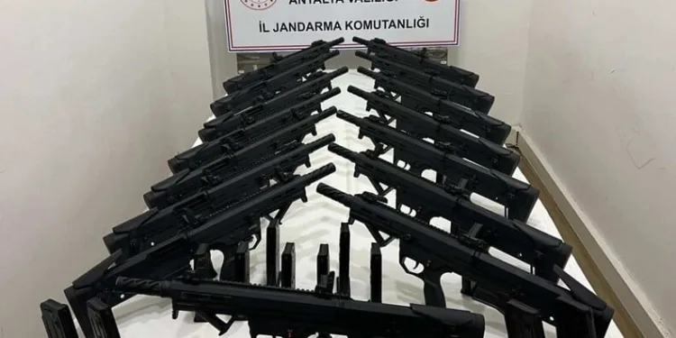 İzinsiz inşaat yaptırdığı iddiasıyla 5 yıla kadar hapsi talep edilen CZN Burak’a beraat