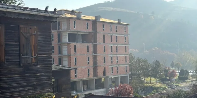 İzinsiz inşaat yaptırdığı iddiasıyla 5 yıla kadar hapsi talep edilen CZN Burak’a beraat
