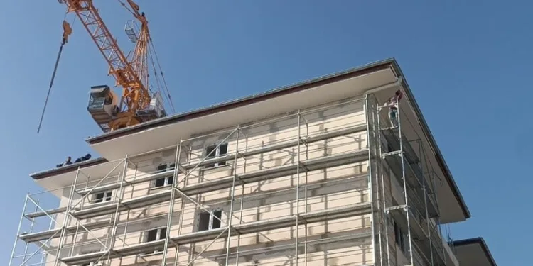 Bayburt’ta inşaattan düşen işçi yaralandı