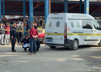 Semt pazarı kana bulandı: 2 ölü, 5 yaralı