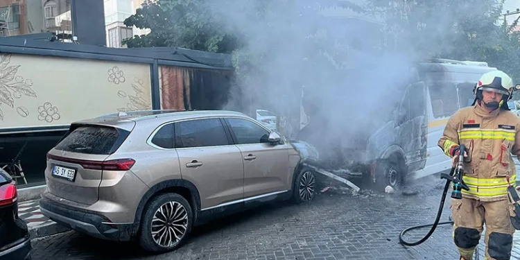 Öğrenci servisi yandı: 13 çocuk son anda kurtarıldı