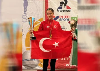 Nazmiye Ak dünya üçüncüsü