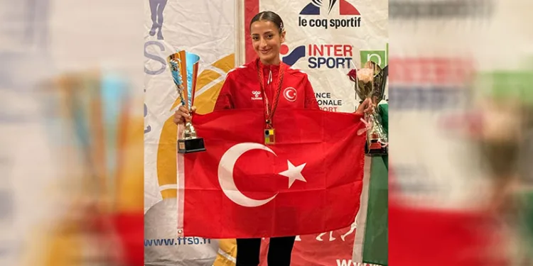 Nazmiye Ak dünya üçüncüsü