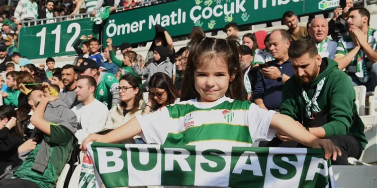 İlk maça giden çocuklar yerinde duramadı