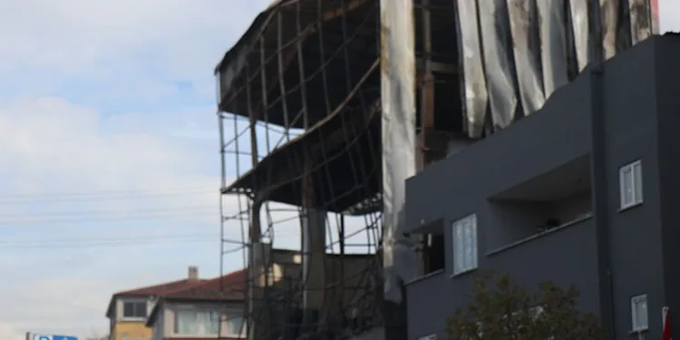 Dilovası’ndaki yangına ilişkin belediye başkanı yardımcısı ile 4 kişi açığa alındı