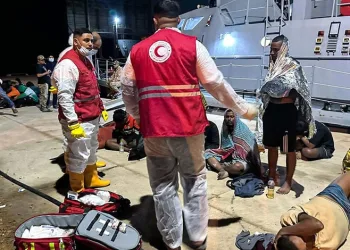 Göçmen teknesi battı: 4 ölü