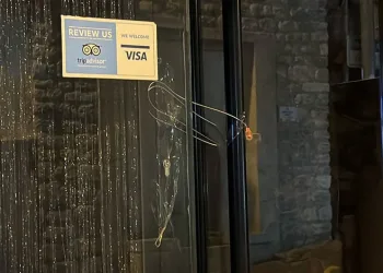 Böcek ailesinin kaldığı otel mühürlendi