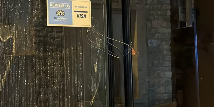 Böcek ailesinin kaldığı otel mühürlendi