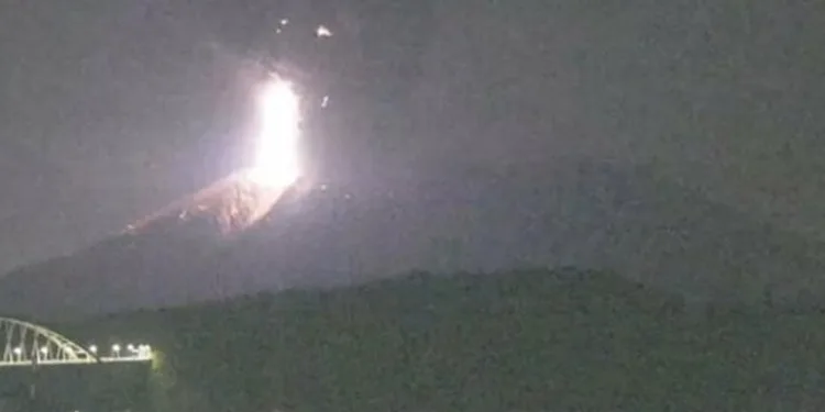 Japonya’daki Sakurajima Yanardağı’nda patlama