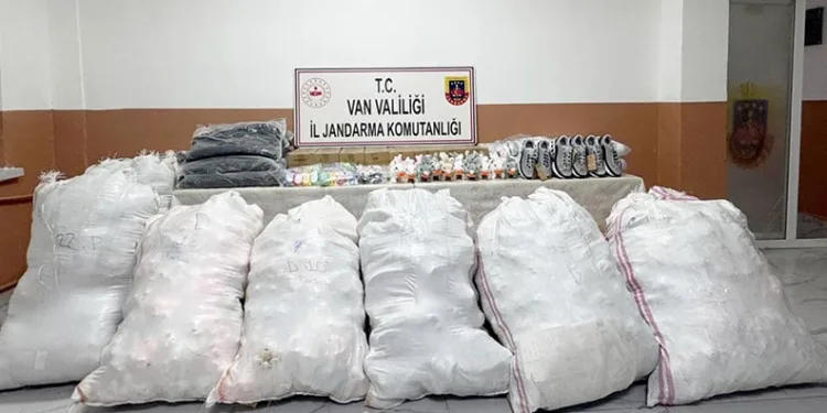 Başkale’de 4 milyon 163 bin TL değerinde kaçak malzeme ele geçirildi