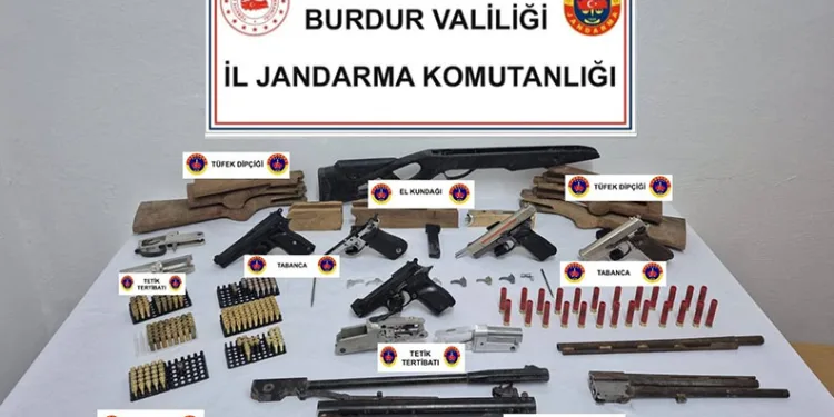 Burdur’da silah ve tarihi eser kaçakçılığı operasyonu