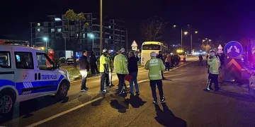 Bolu’da üç servis midibüsü çarpıştı: 11 yaralı