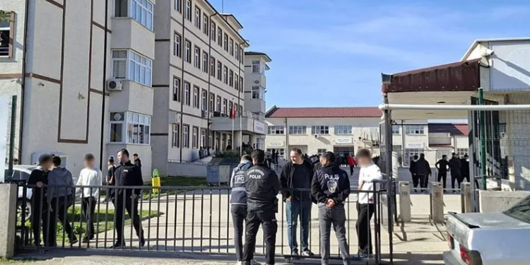 Bursa’da okul çevrelerinde denetim yapıldı