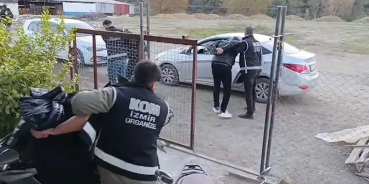 İzmir’de suç örgütüne operasyon: 14 gözaltı