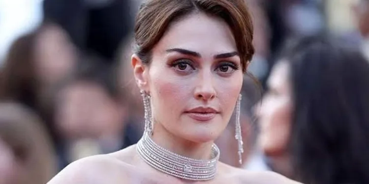 Esra Bilgiç Faruk Sabancı ile aşka geldi