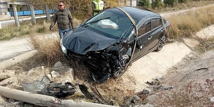Otomobil yoldan çıktı, 1 yaralı
