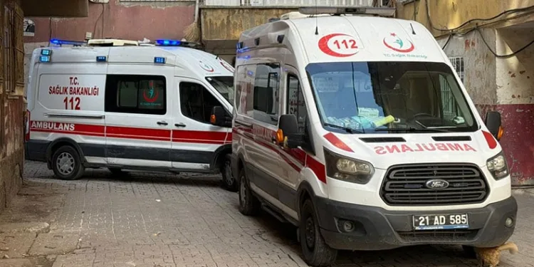 Diyarbakır’da apartmanda priz kaynaklı yangın