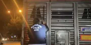 Tütün operasyonunda tırdan 215 kilo kaçak tütün çıktı