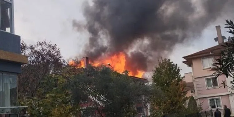 Yalova’da çatı yangını