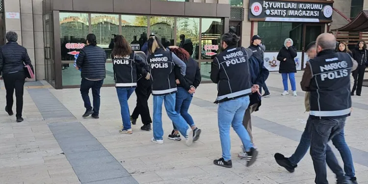 Hava destekli narkotik operasyonu: 25 kişi tutuklandı