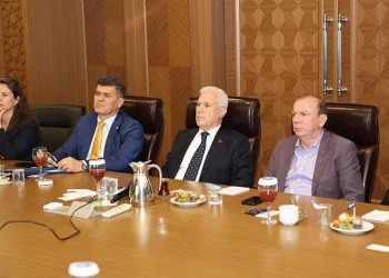 Mustafa Bozbey: “Su tüketen sanayi tartışılmalı”