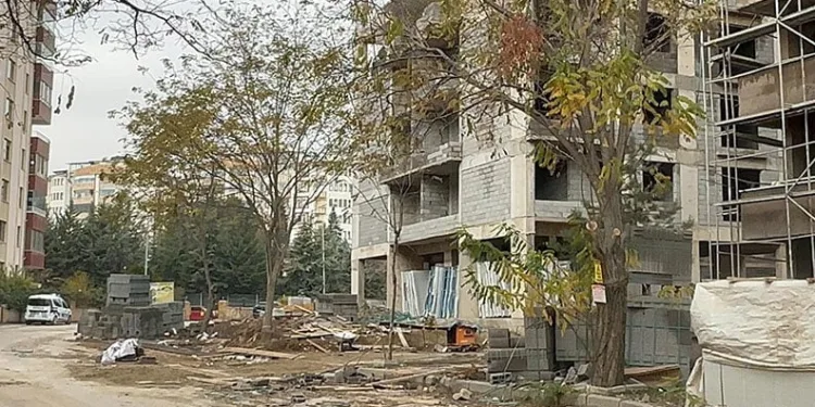 Elazığ’da inşaattan düşen işçi, hayatını kaybetti