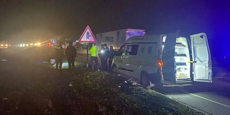 Antalya’da otomobil iki öğrenciye çarptı: 1 ölü