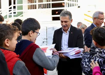 Gemlik Spor formaları okullarda çocuklarımızla buluşmaya devam ediyor