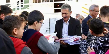 Gemlik Spor formaları okullarda çocuklarımızla buluşmaya devam ediyor