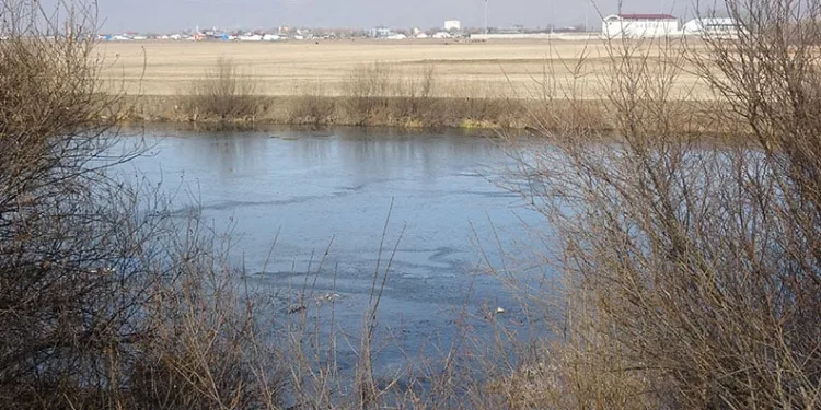 Kura Nehri’nin yüzeyi dondu