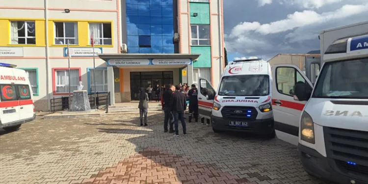 Şinitzel makarna yiyen öğrenciler hastaneye kaldırıldı!