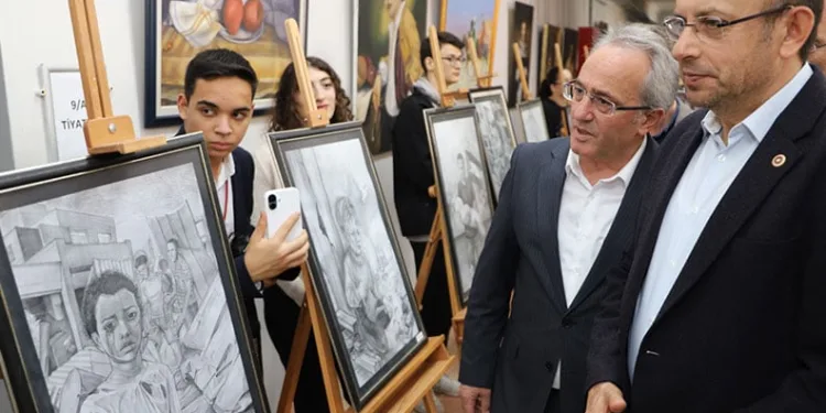 “Kim Var?” Sanat Etkinliği Bursa’da Yoğun İlgiyle Gerçekleşti