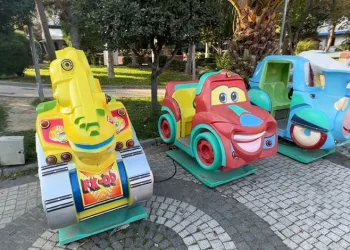 İstanbul’da parkta oynayan çocuklar akıma kapıldı