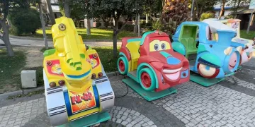 İstanbul’da parkta oynayan çocuklar akıma kapıldı
