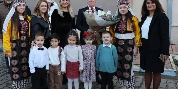 Mustafa Bozbey mezun olduğu okuldaki öğretmenlerle buluştu