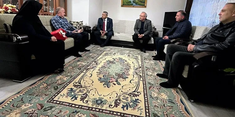 Şehit Serdar Uslu’nun öğretmen babasına anlamlı ziyaret