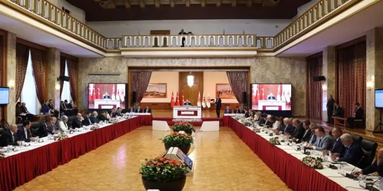 Komisyon heyeti İmralı’ya gitti: “Sürecin ilerletilmesi için olumlu sonuç alındı”