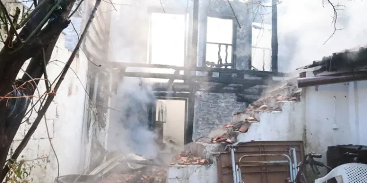 Menteşe’deki yangında 2 ev kullanılmaz hale geldi