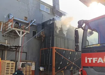 Bursa’da mobilya fabrikasında yangın: 1 işçi yaralandı