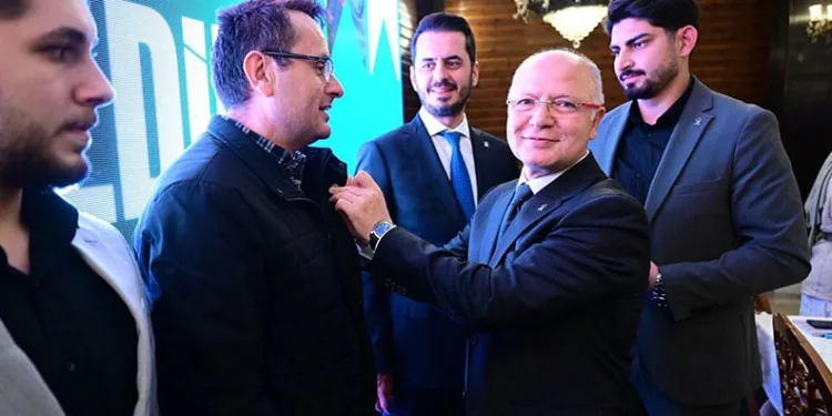 AK Parti Bursa’ya rekor yeni üye katılımı